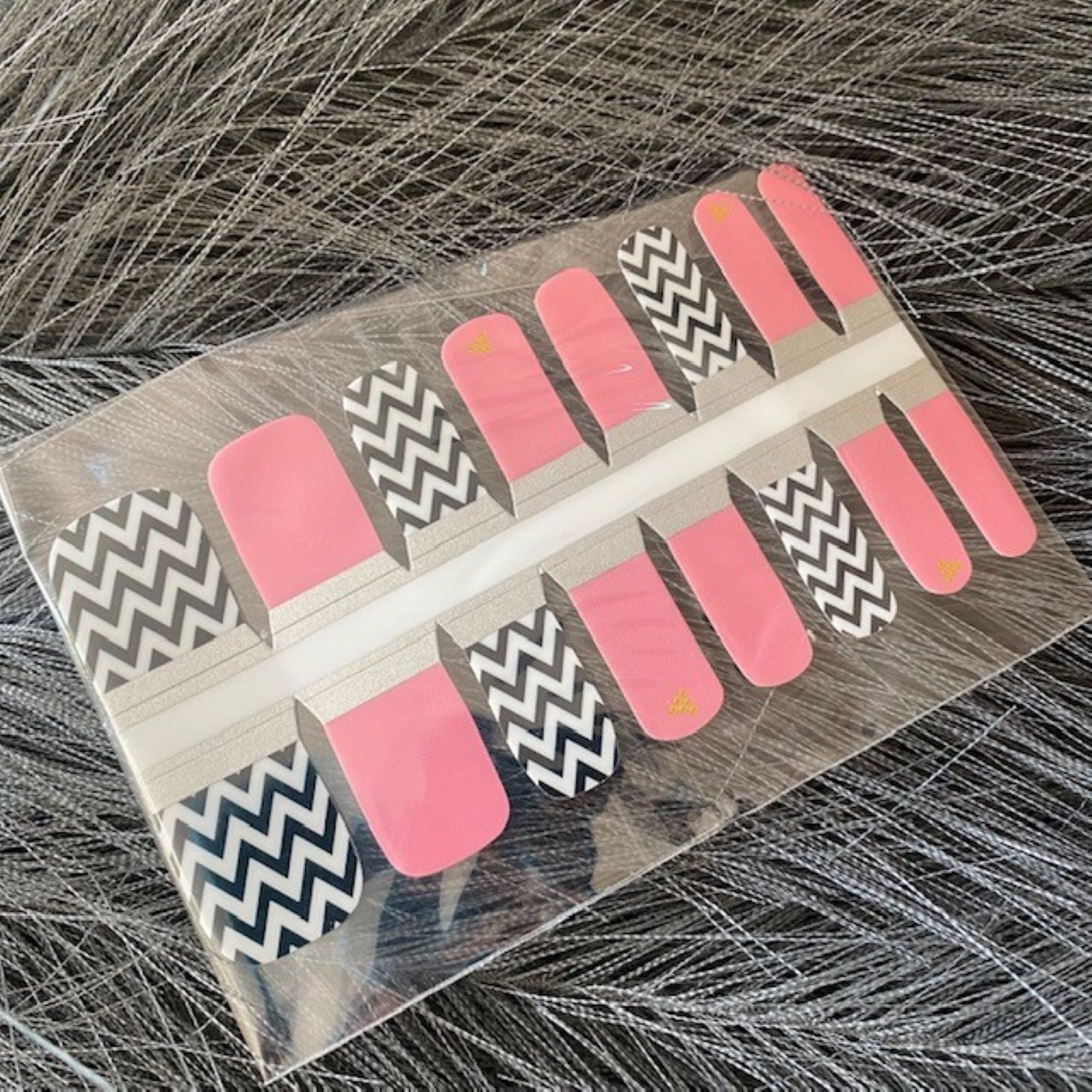 Pink Zig Zag - £2.00